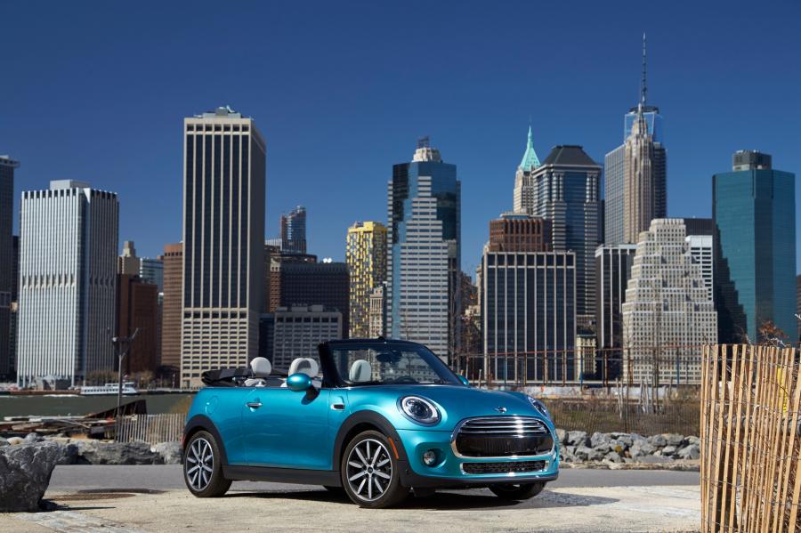  Mini Cooper Cabrio 2016 года  (US) (фото 18 из 26)